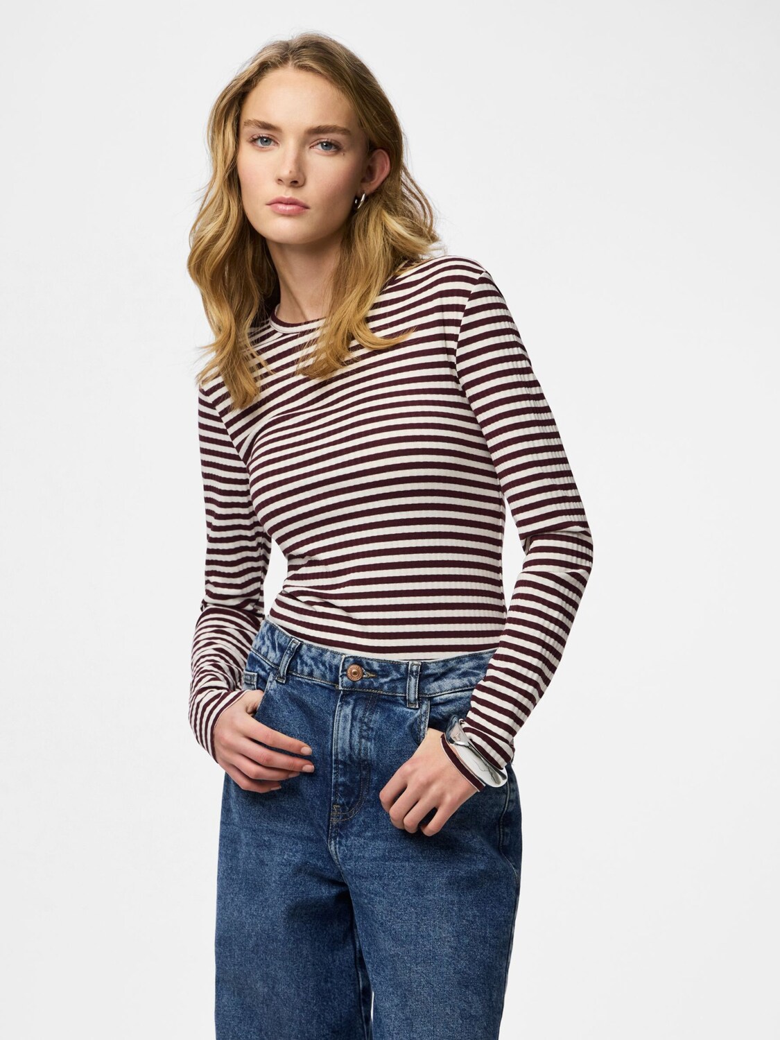 PIECES Лонгслив 'PCLaya' в винно-красном цвете
PIECES Лонгслив 'PCLaya' в винно-красном цвете