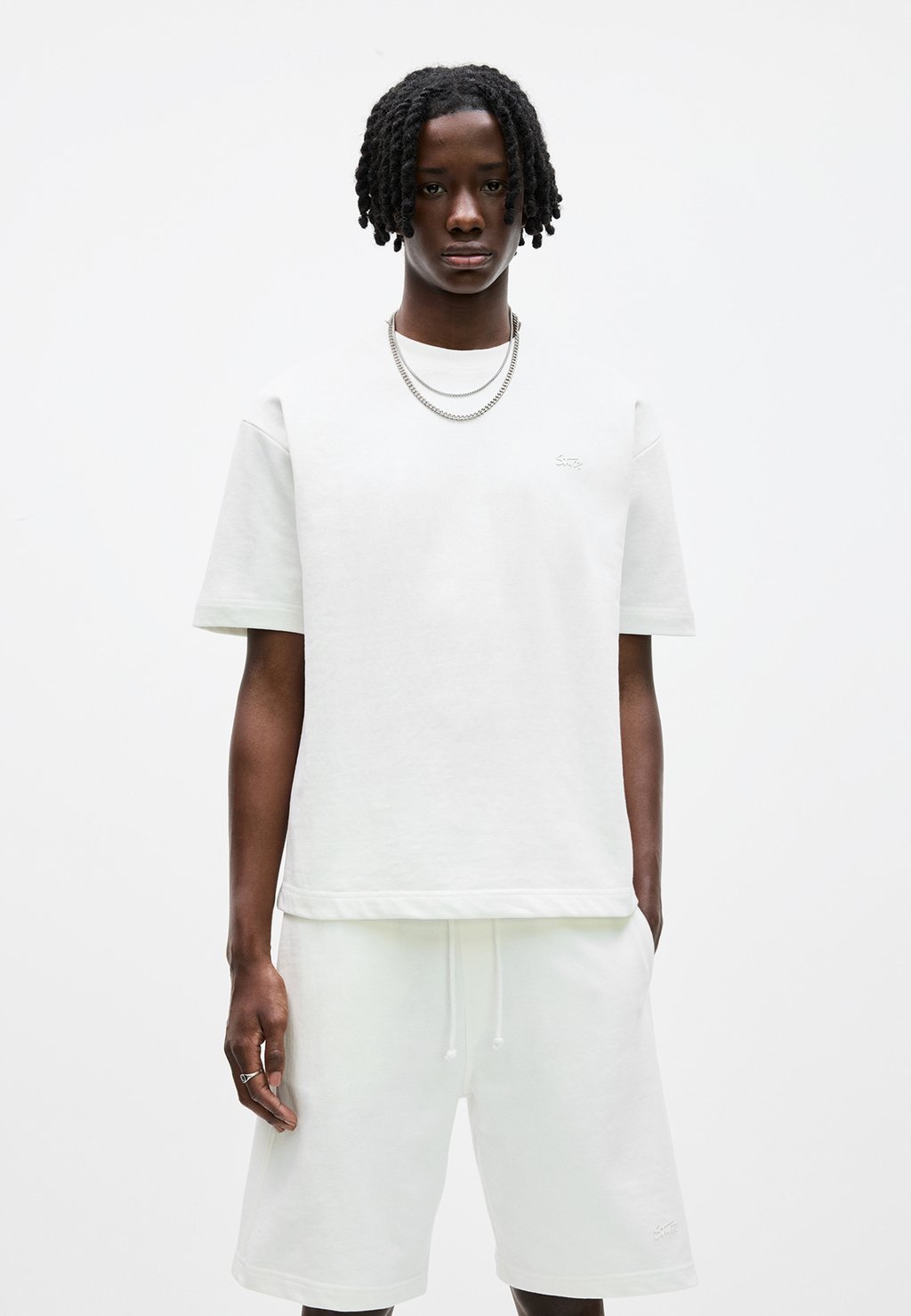 Базовая футболка PULL&BEAR, белый
Базовая футболка PULL&BEAR, белый