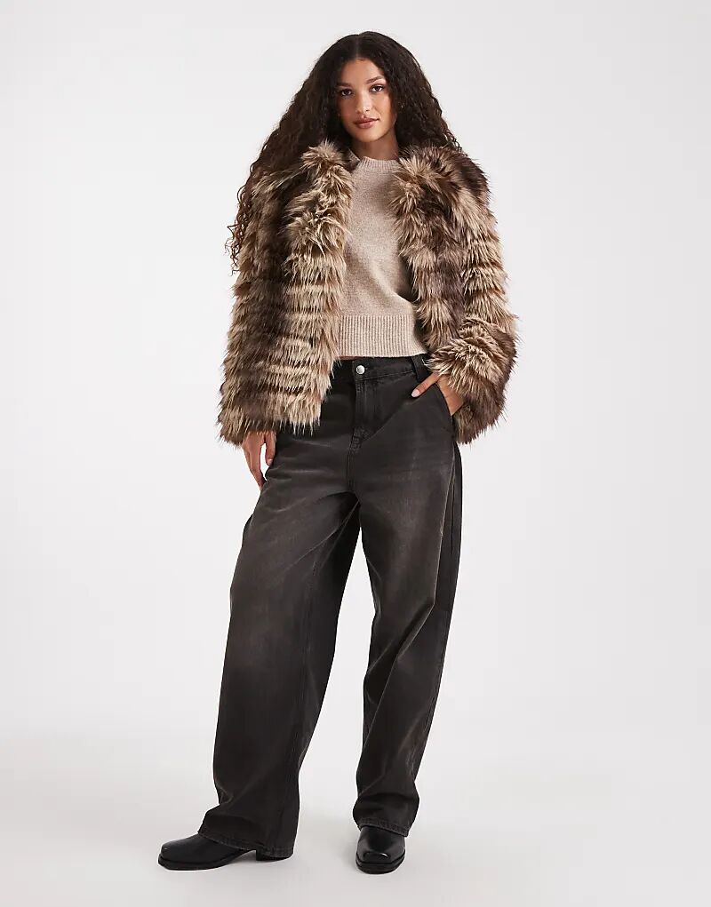 Короткая коричневая куртка из искусственного меха с нашивками и полосками от ASOS DESIGN
Короткая коричневая куртка из искусственного меха с нашивками и полосками от ASOS DESIGN