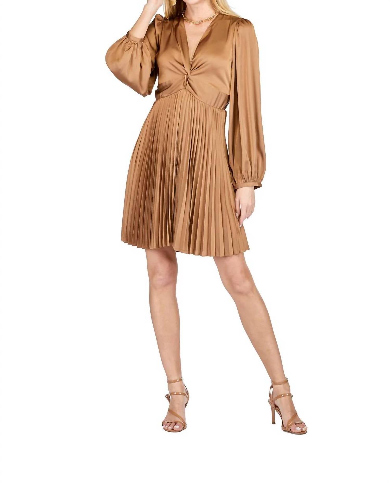 Бронзовое платье с крученым узором Joy Joy, бронзовый
Бронзовое платье с крученым узором Joy Joy, бронзовый