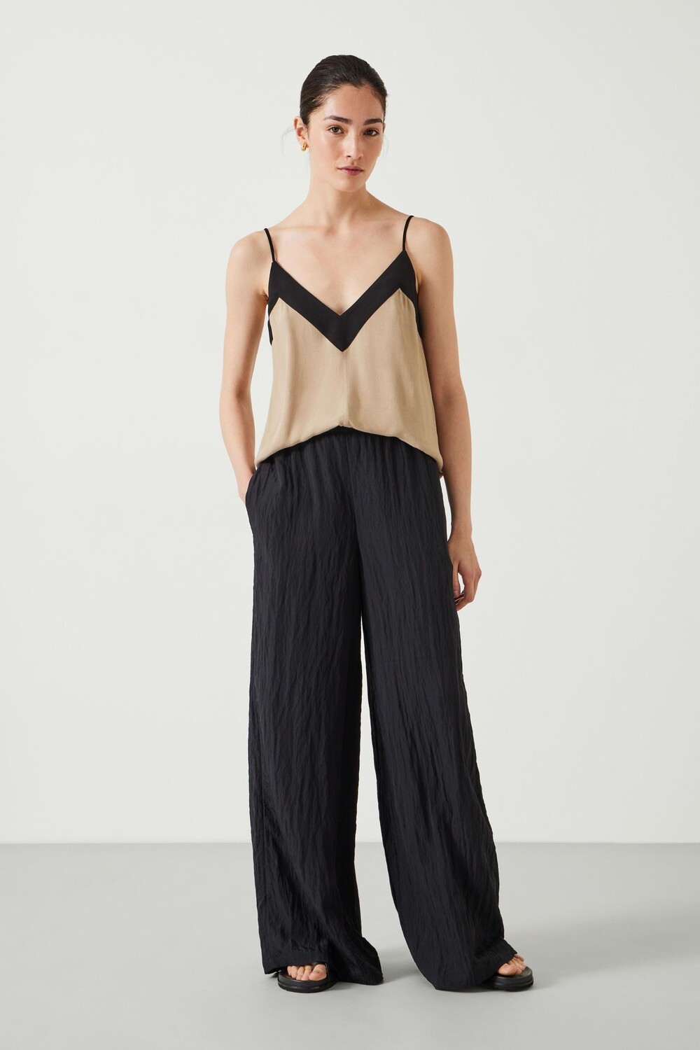 Широкие брюки Mabel Fluid Hush, черный
Широкие брюки Mabel Fluid Hush, черный