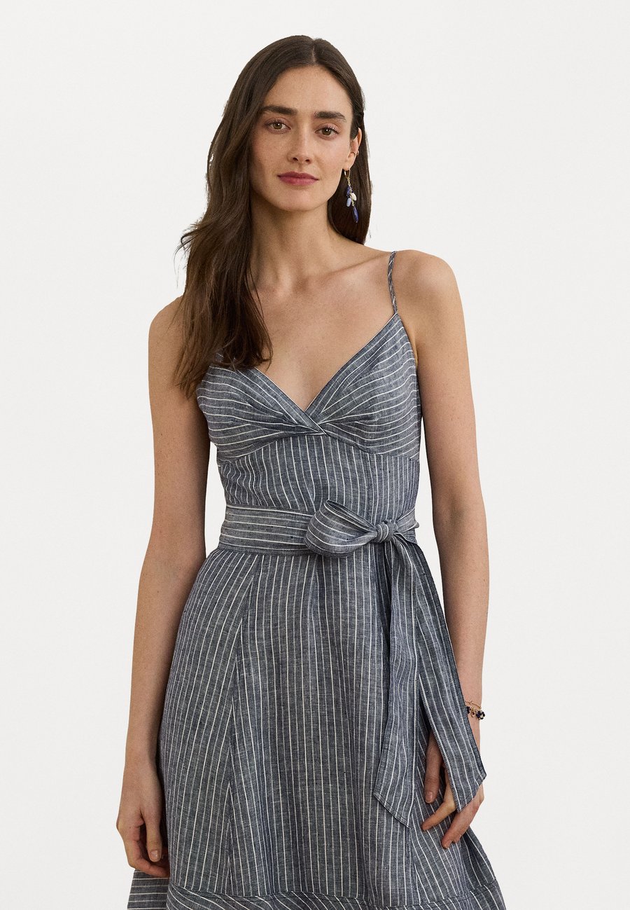 Платье Lauren Ralph Lauren Striped Belted Linen Sleeveless Dress, Blue/White/Blue-Grey
Платье Lauren Ralph Lauren Striped Belted Linen Sleeveless Dress, Blue/White/Blue-Grey