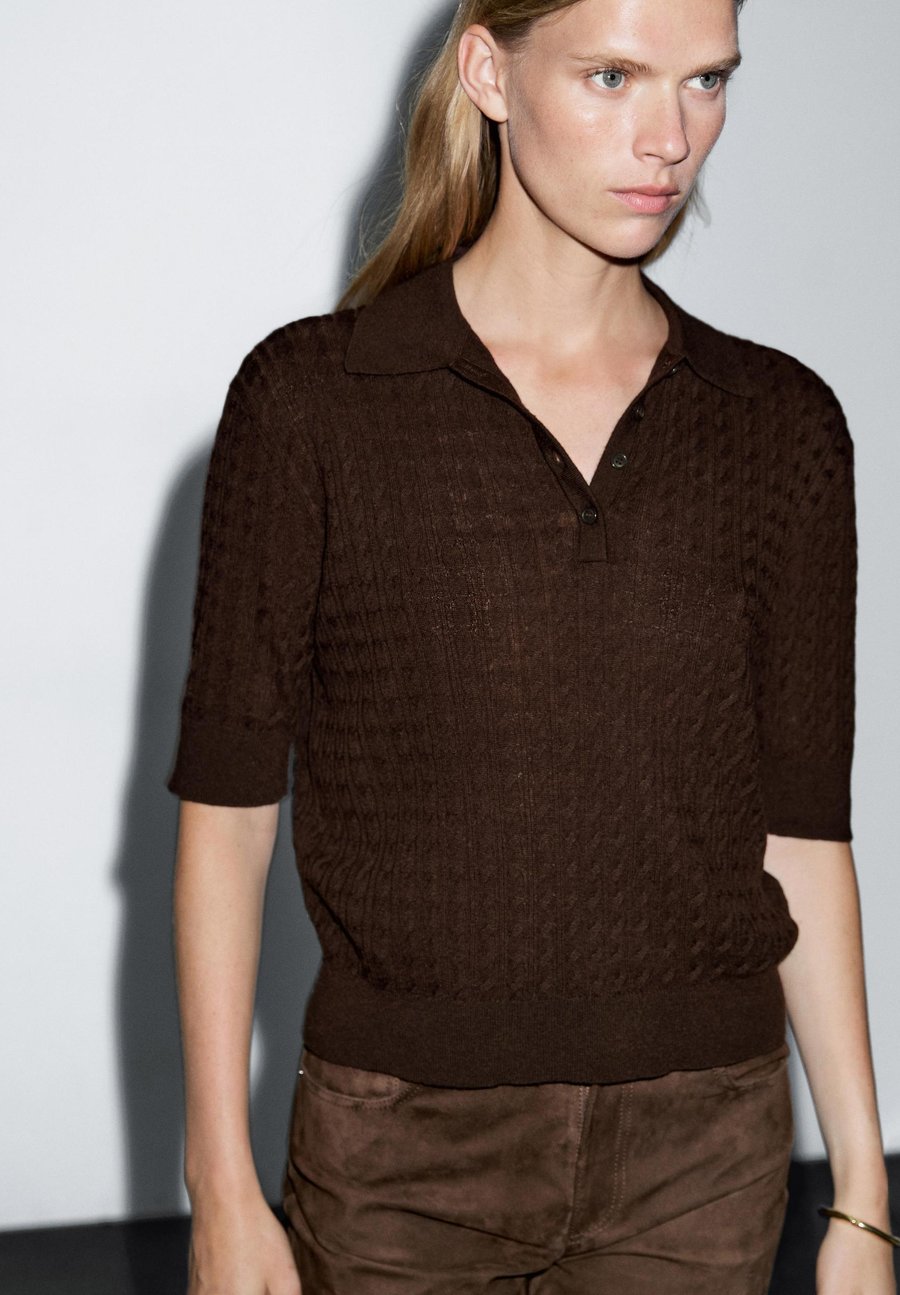 Поло Massimo Dutti ELBOW SLEEVES WITH POLO COLLAR, Mottled Dark Brown/Dark Brown
Поло Massimo Dutti ELBOW SLEEVES WITH POLO COLLAR, Mottled Dark Brown/Dark Brown