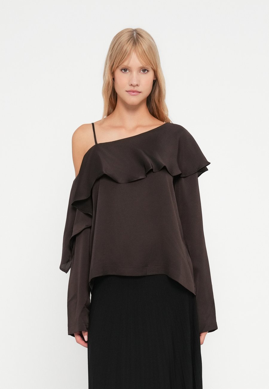 Блуза Vero Moda VMNINI OFF SHOULDER, Chocolate Torte/Dark Brown
Блуза Vero Moda VMNINI OFF SHOULDER, Chocolate Torte/Dark Brown