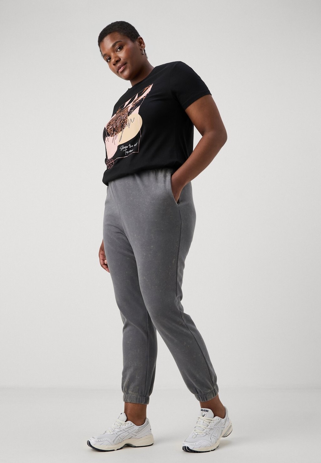 Спортивные штаны CARLEONI LIFE ONLY Carmakoma, серый
Спортивные штаны CARLEONI LIFE ONLY Carmakoma, серый