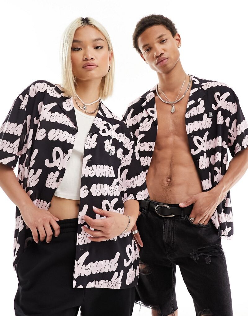Dr Denim Unisex – Madi – Черная свободная рубашка со сплошным узорчатым воротником
Dr Denim Unisex – Madi – Черная свободная рубашка со сплошным узорчатым воротником