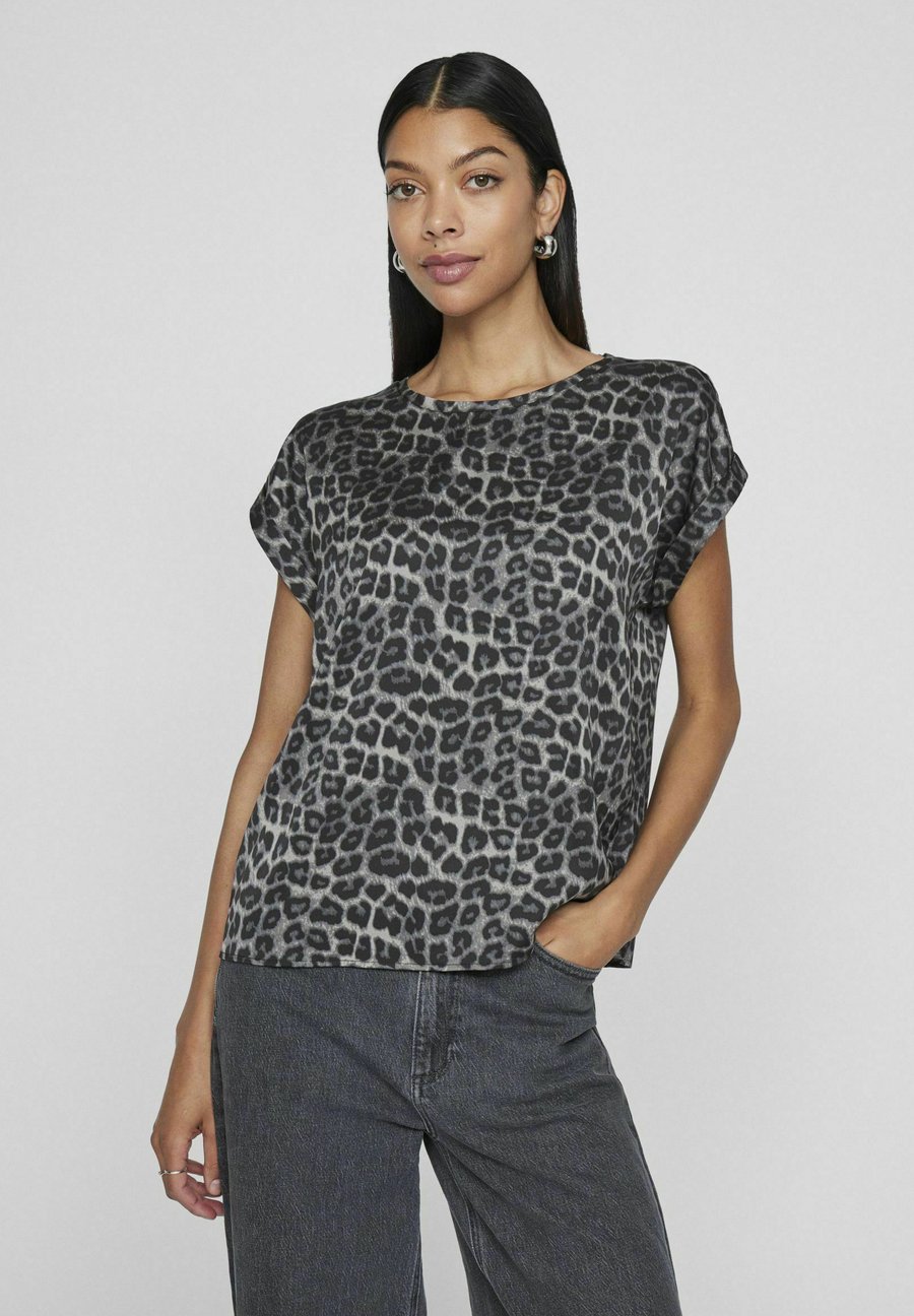 Блуза VILA MIT KURZEN ÄRMELN RUNDHALS, Glacier Gray/Grey
Блуза VILA MIT KURZEN ÄRMELN RUNDHALS, Glacier Gray/Grey