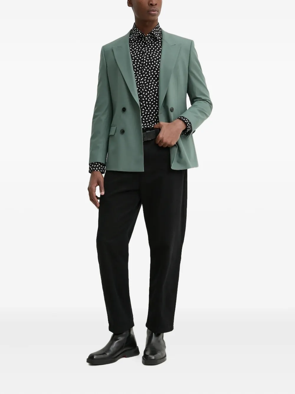Двубортный пиджак с заостренными лацканами HUGO, зеленый
Двубортный пиджак с заостренными лацканами HUGO, зеленый