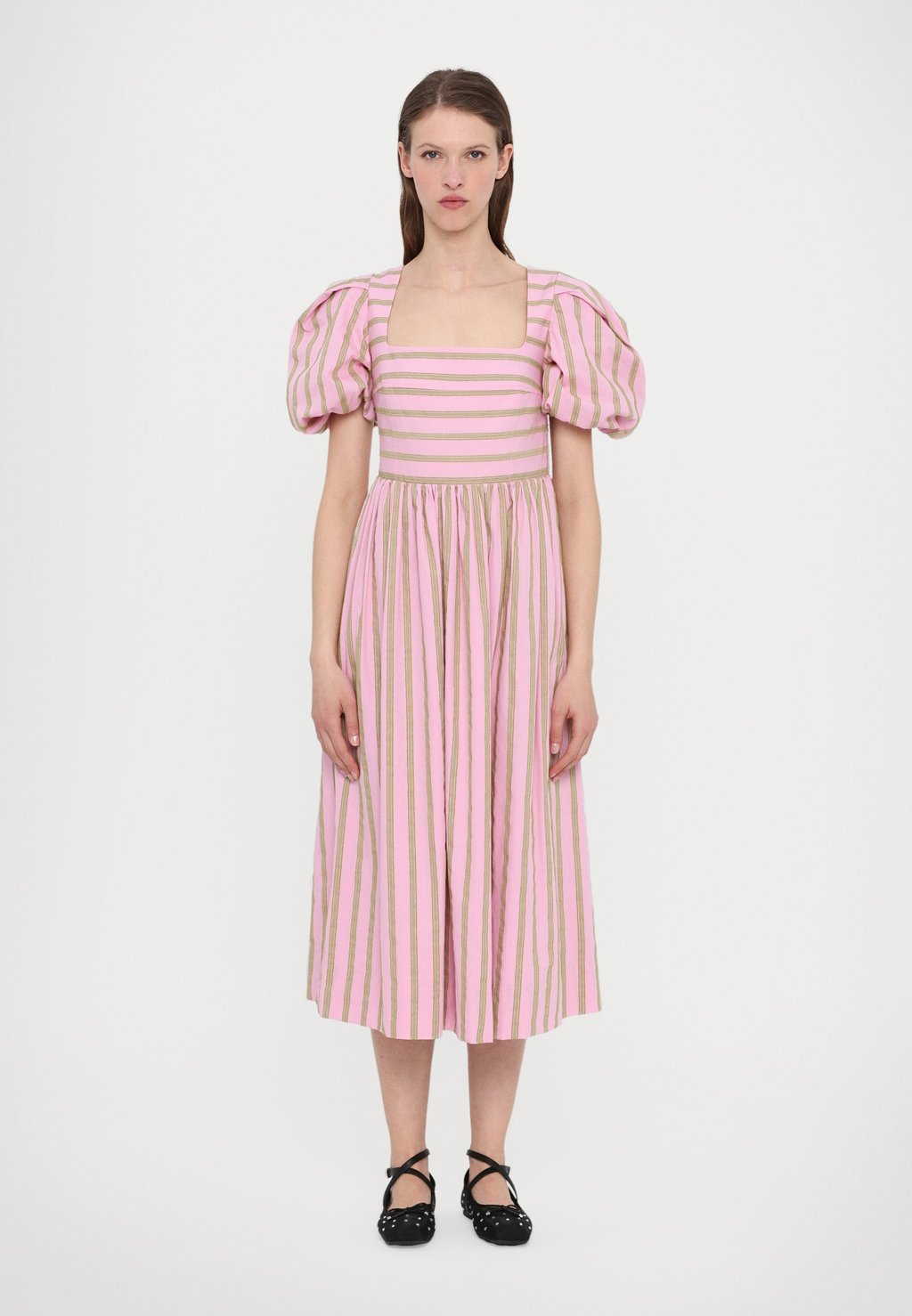 Повседневное платье SOFT BLOUSON SLEEVE MIDI DRESS Stine Goya, светло-розовый
Повседневное платье SOFT BLOUSON SLEEVE MIDI DRESS Stine Goya, светло-розовый