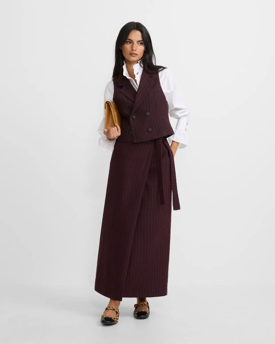 Длинная юбка в бордовую дипломатическую полоску Silbon
Длинная юбка в бордовую дипломатическую полоску Silbon