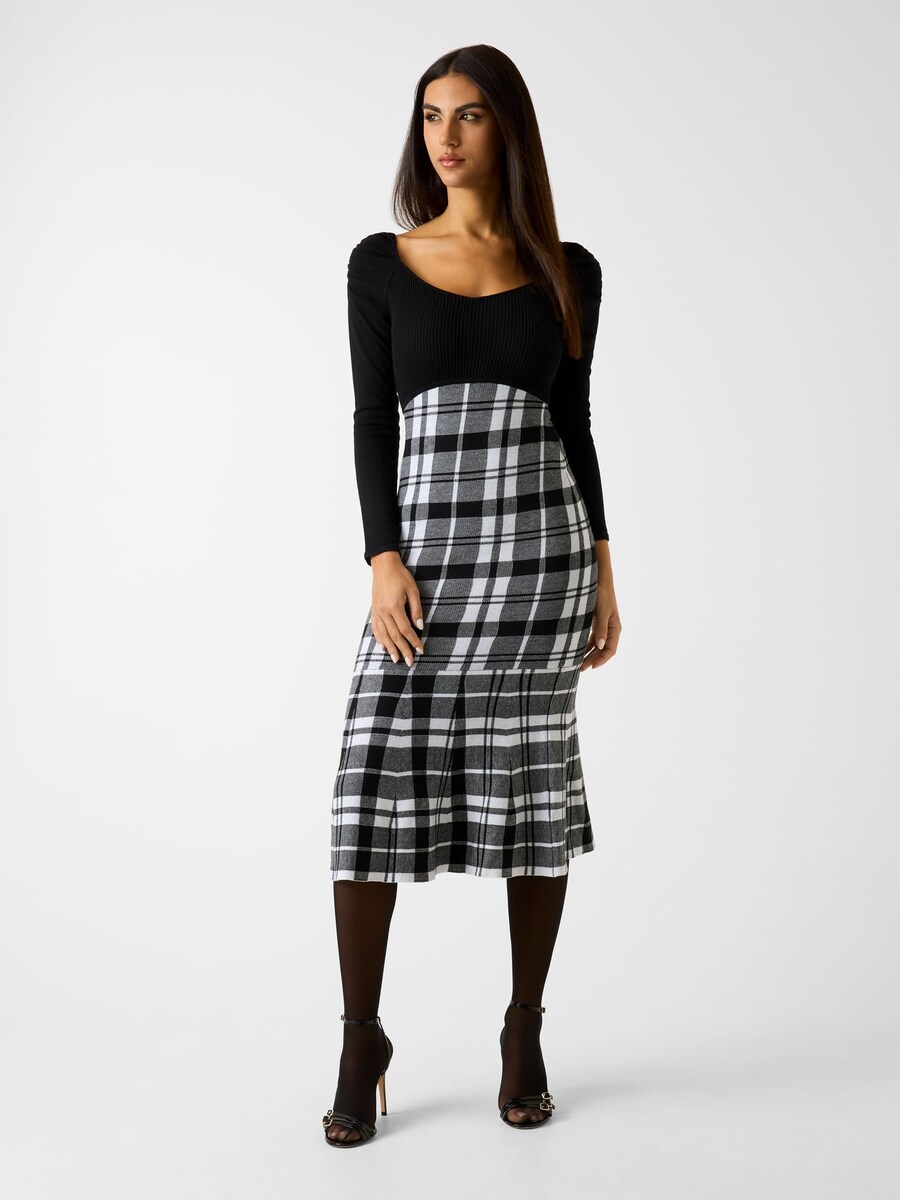 Платье GUESS, черный
Платье GUESS, черный