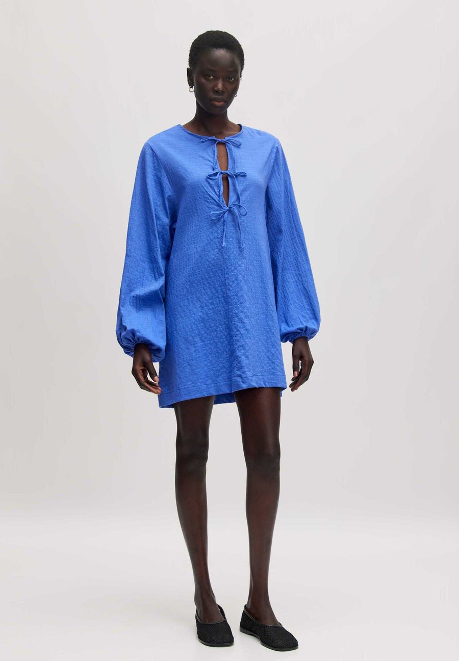 Платье EDITED FRANCES, Blau/Blue
Платье EDITED FRANCES, Blau/Blue