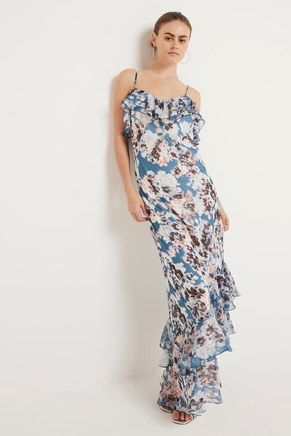 Асимметричное платье с рюшами и цветочным узором River Island, синий
Асимметричное платье с рюшами и цветочным узором River Island, синий