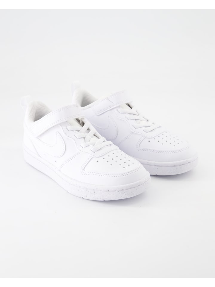 Кроссовки белые Nike
Кроссовки белые Nike