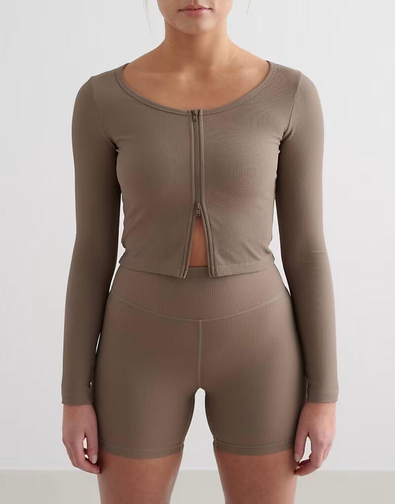 Кардиган Aim'n Nougat в рубчик на молнии в цвете «нуга коричневый»
Кардиган Aim'n Nougat в рубчик на молнии в цвете «нуга коричневый»