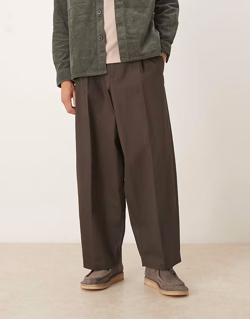 Элегантные зауженные брюки из 100% хлопка со складкой спереди коричневого цвета Asos Design
Элегантные зауженные брюки из 100% хлопка со складкой спереди коричневого цвета Asos Design