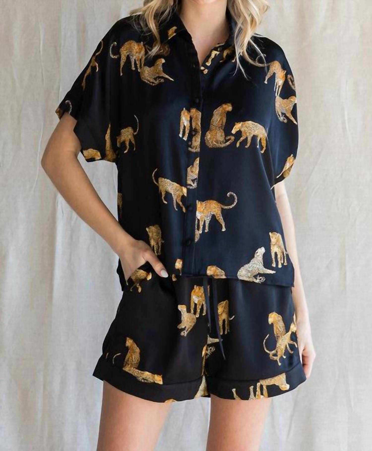 Комплект Party Animal из атласа с леопардовым принтом в черном цвете Jodifl
Комплект Party Animal из атласа с леопардовым принтом в черном цвете Jodifl