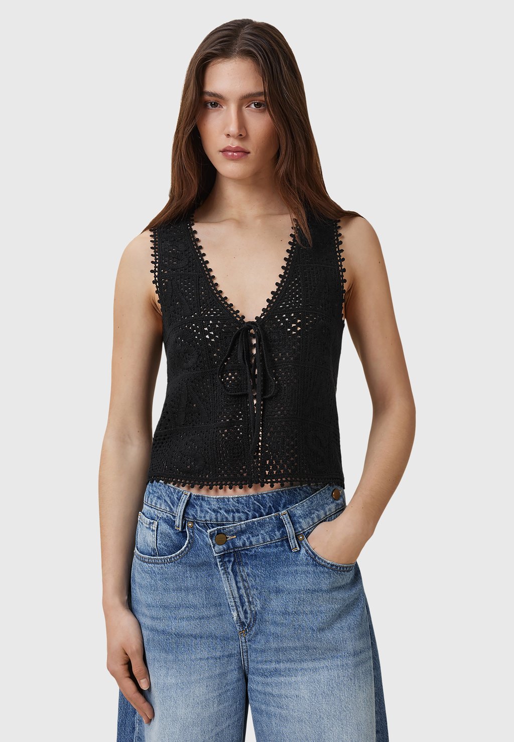 Жилет FLORENCE AllSaints, черный
Жилет FLORENCE AllSaints, черный