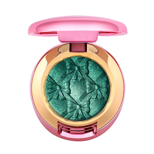 Тени для век, выпущенные ограниченным тиражом Prisma Defiance Eyeshadow Mac Cosmetics, цвет more presents, please
Тени для век, выпущенные ограниченным тиражом Prisma Defiance Eyeshadow Mac Cosmetics, цвет more presents, please