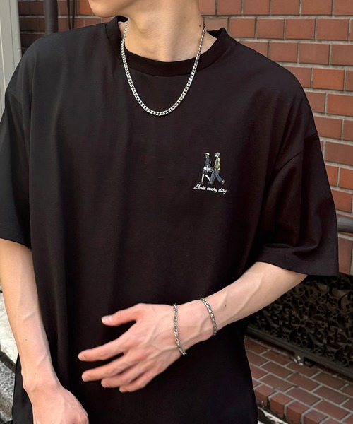 Футболка свободного кроя с коротким рукавом и вышитым логотипом ILL'S, черный
Футболка свободного кроя с коротким рукавом и вышитым логотипом ILL'S, черный