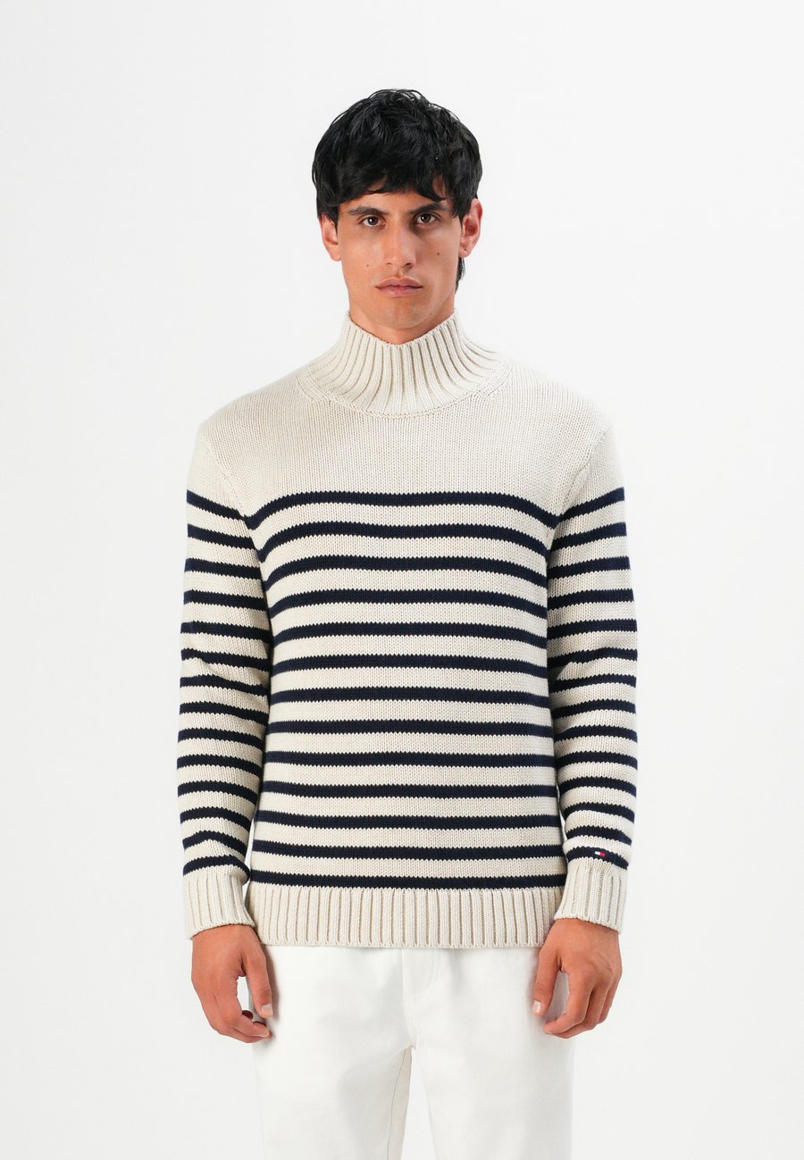 Джемпер Tommy Hilfiger STRIPE MOCK NECK UNISEX, Oatmilk/Desert Sky/Off-White
Джемпер Tommy Hilfiger STRIPE MOCK NECK UNISEX, Oatmilk/Desert Sky/Off-White