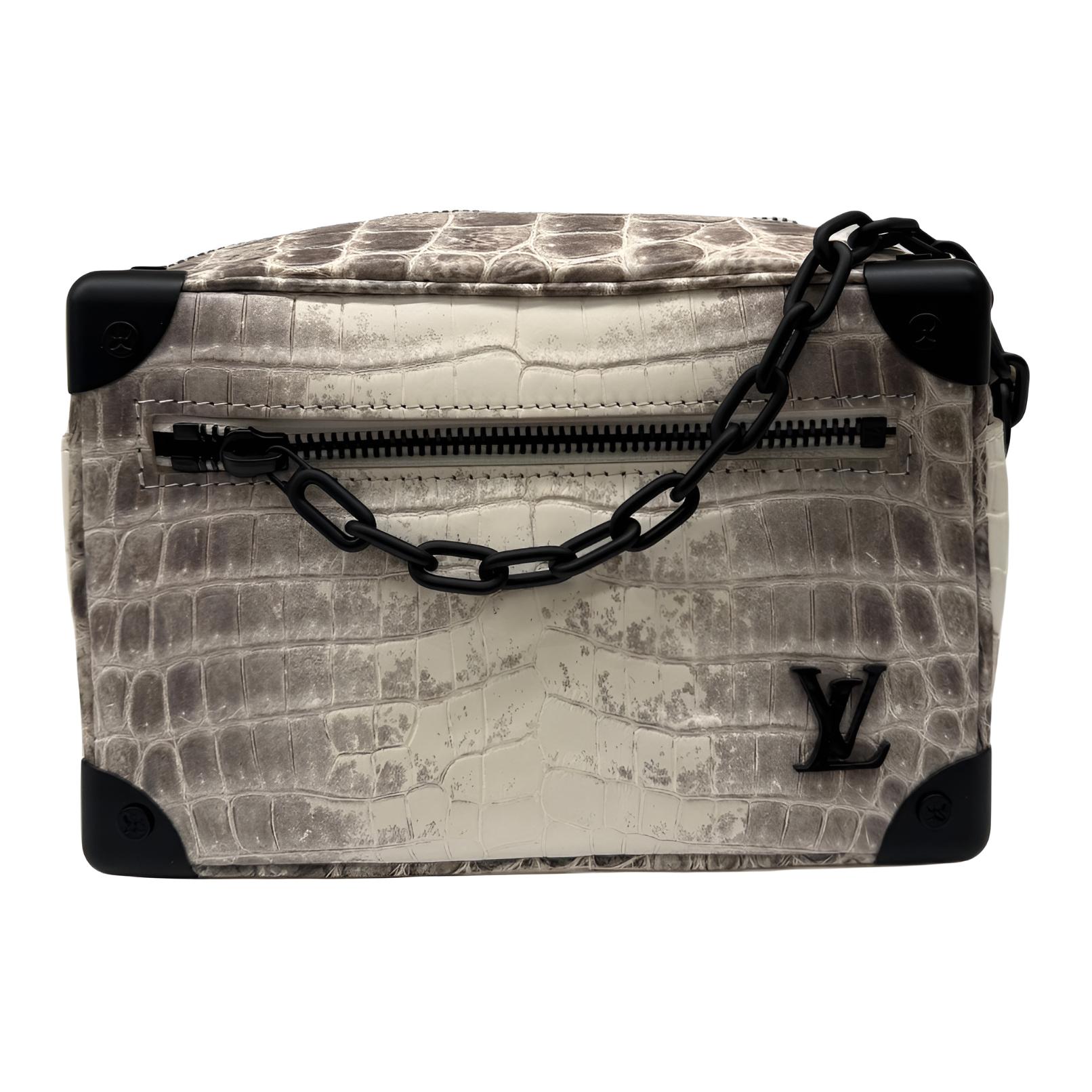 LOUIS VUITTON SOFT TRUNK Himalayan Crocodile Leather Box Bag, кроссбоди, мини-сумка через плечо унисекс white
LOUIS VUITTON SOFT TRUNK Himalayan Crocodile Leather Box Bag, кроссбоди, мини-сумка через плечо унисекс white