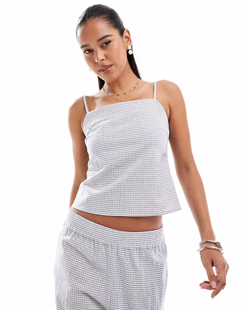 Топ в клетку виши с рюшами по бокам в сером и белом цветах Pull&Bear
Топ в клетку виши с рюшами по бокам в сером и белом цветах Pull&Bear