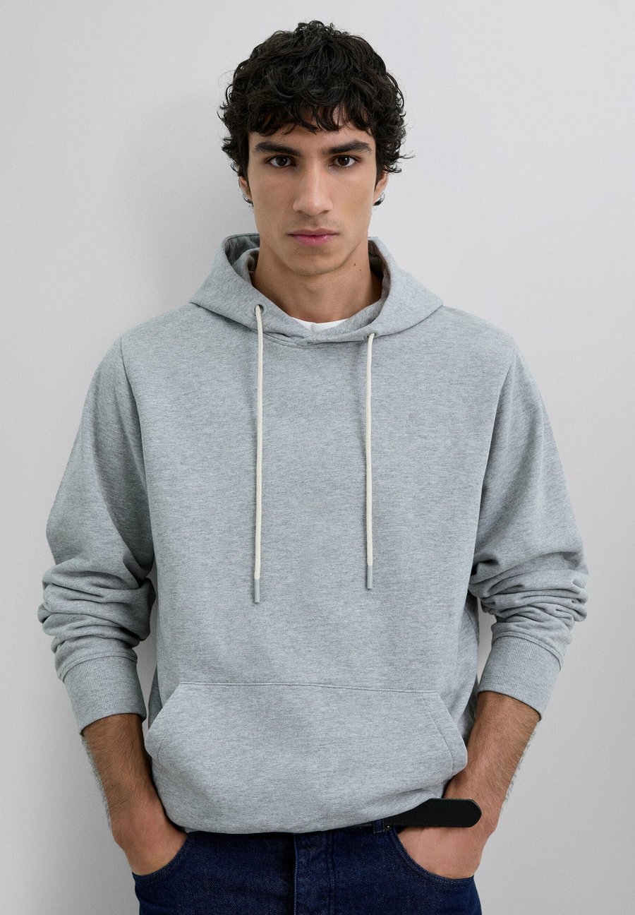 Худи Scalpers FADE , Grey Melange/Light Grey
Худи Scalpers FADE , Grey Melange/Light Grey