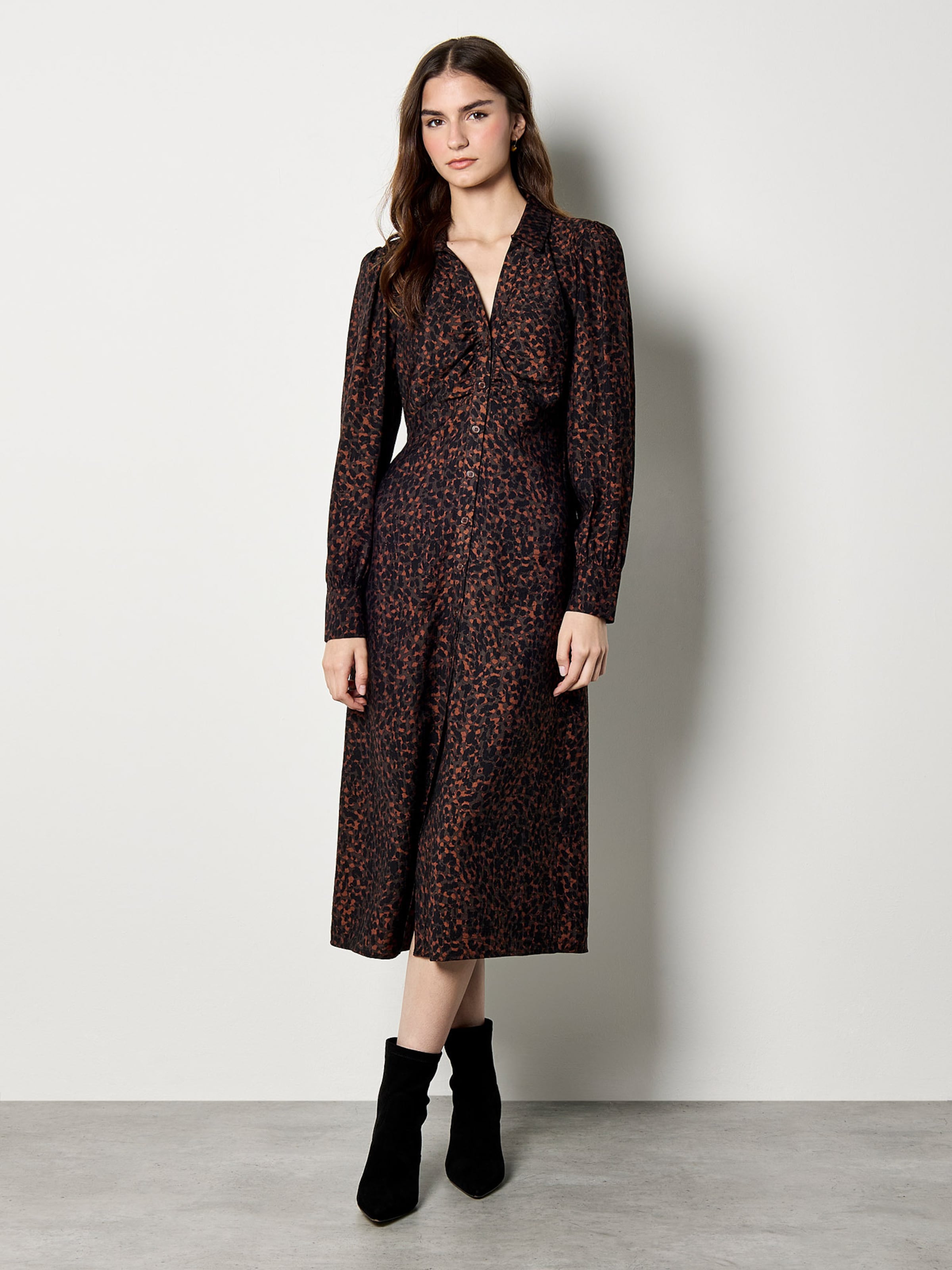 Apricot Платье в цвете Brown
Apricot Платье в цвете Brown