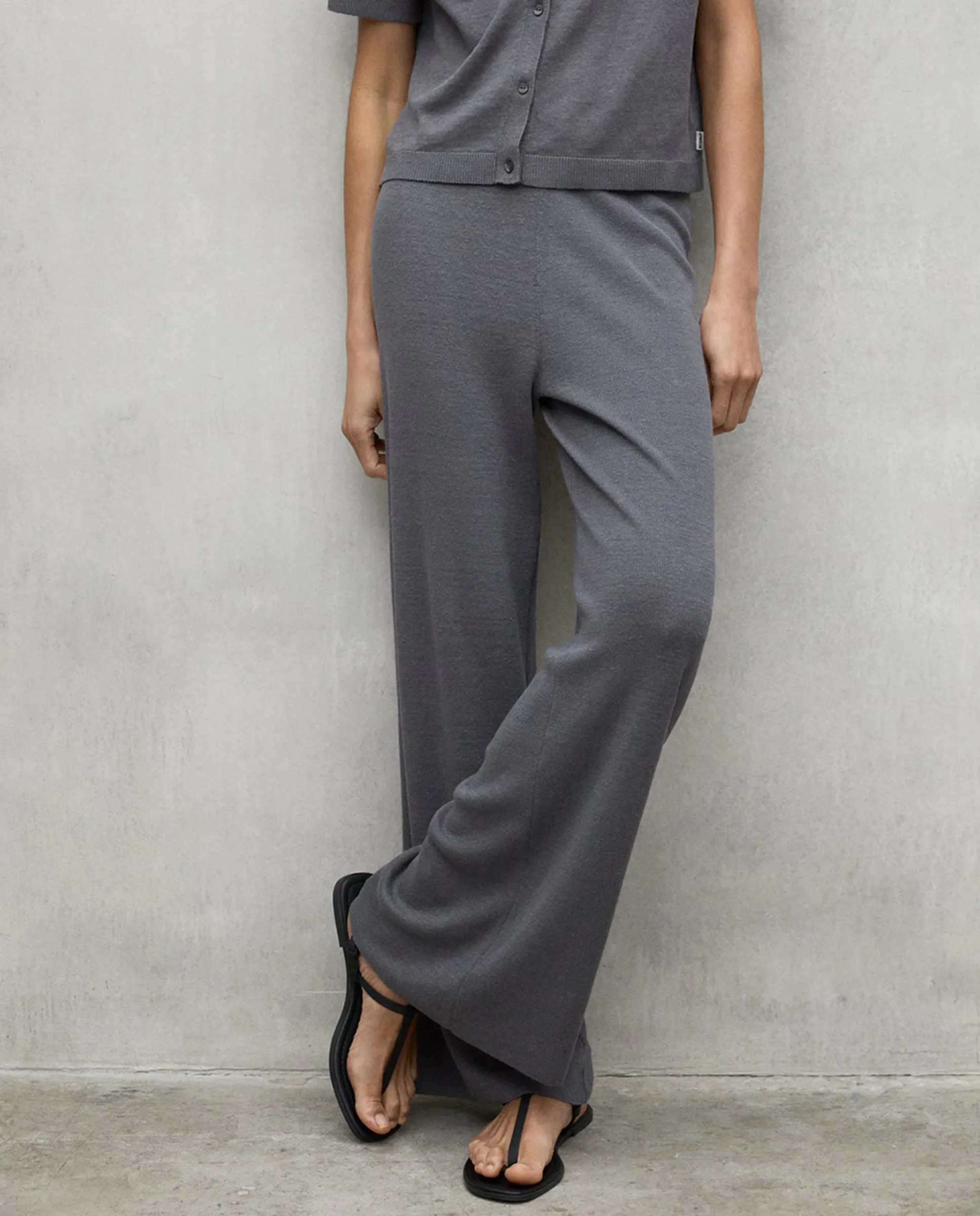 Женские брюки свободного кроя из льна Ecoalf, темно-серый
Женские брюки свободного кроя из льна Ecoalf, темно-серый