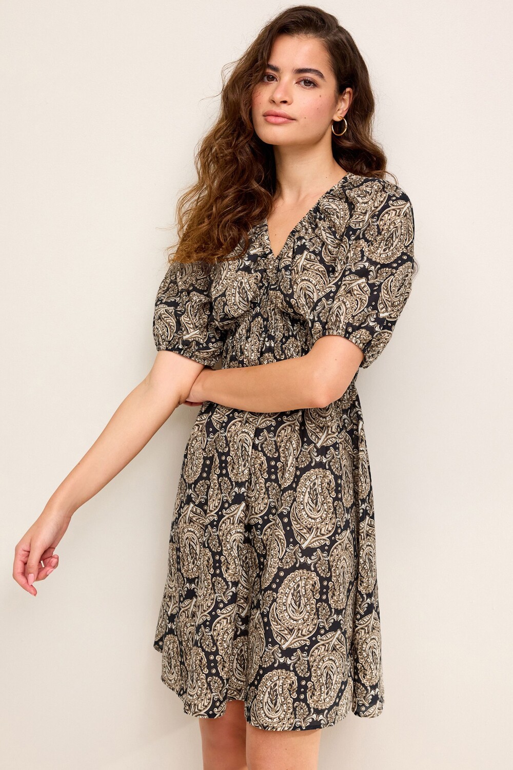 Мини-Платье собранное на талии резинкой Next, черный
Мини-Платье собранное на талии резинкой Next, черный