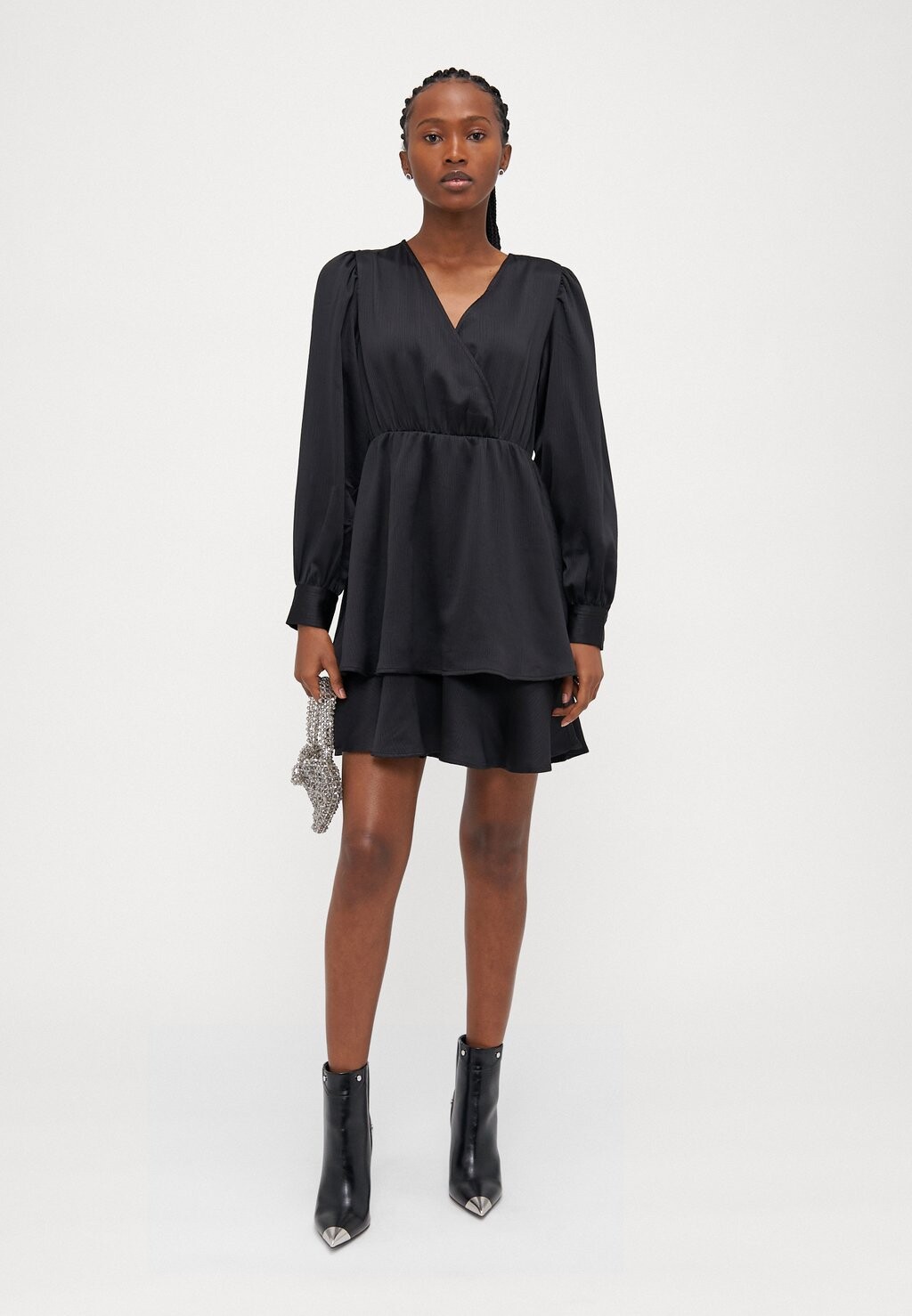 Повседневное платье VMDAGMAR SHORT DRESS Vero Moda Petite, черный
Повседневное платье VMDAGMAR SHORT DRESS Vero Moda Petite, черный