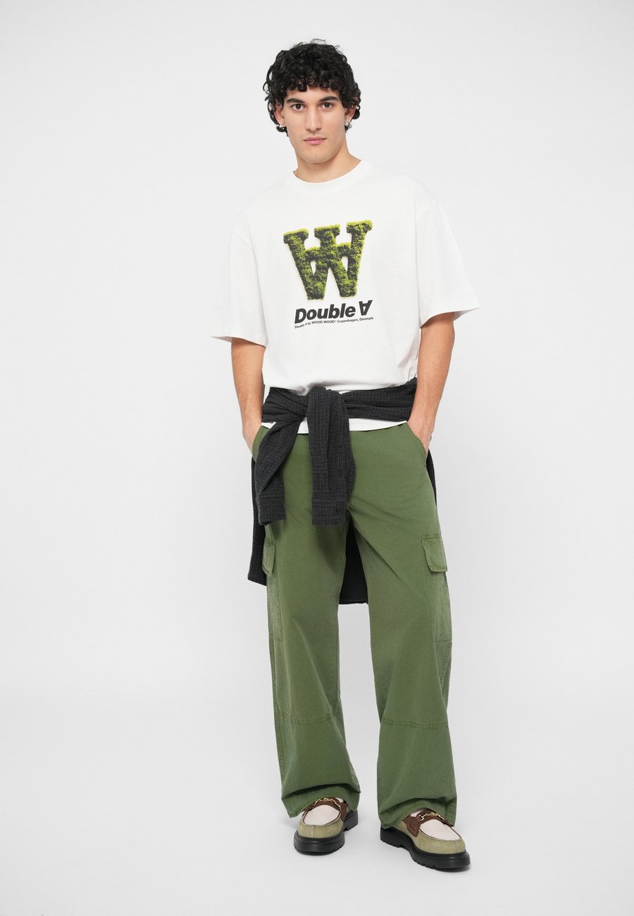 Футболка DOUBLE A BY W.W. LIAM TEE MOSS UNISEX, Bright White/White, Белый, Футболка DOUBLE A BY W.W. LIAM TEE MOSS UNISEX, Bright White/White
Футболка DOUBLE A BY W.W. LIAM TEE MOSS UNISEX, Bright White/White, Белый, Футболка DOUBLE A BY W.W. LIAM TEE MOSS UNISEX, Bright White/White