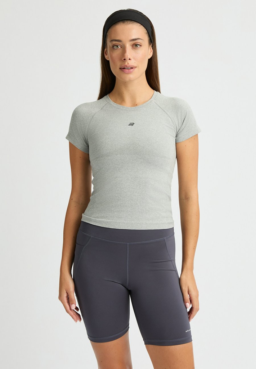 Футболка Röhnisch Print T-shirt, Grey Melange/Mottled Grey, Серый, Футболка Röhnisch Print T-shirt, Grey Melange/Mottled Grey
Футболка Röhnisch Print T-shirt, Grey Melange/Mottled Grey, Серый, Футболка Röhnisch Print T-shirt, Grey Melange/Mottled Grey