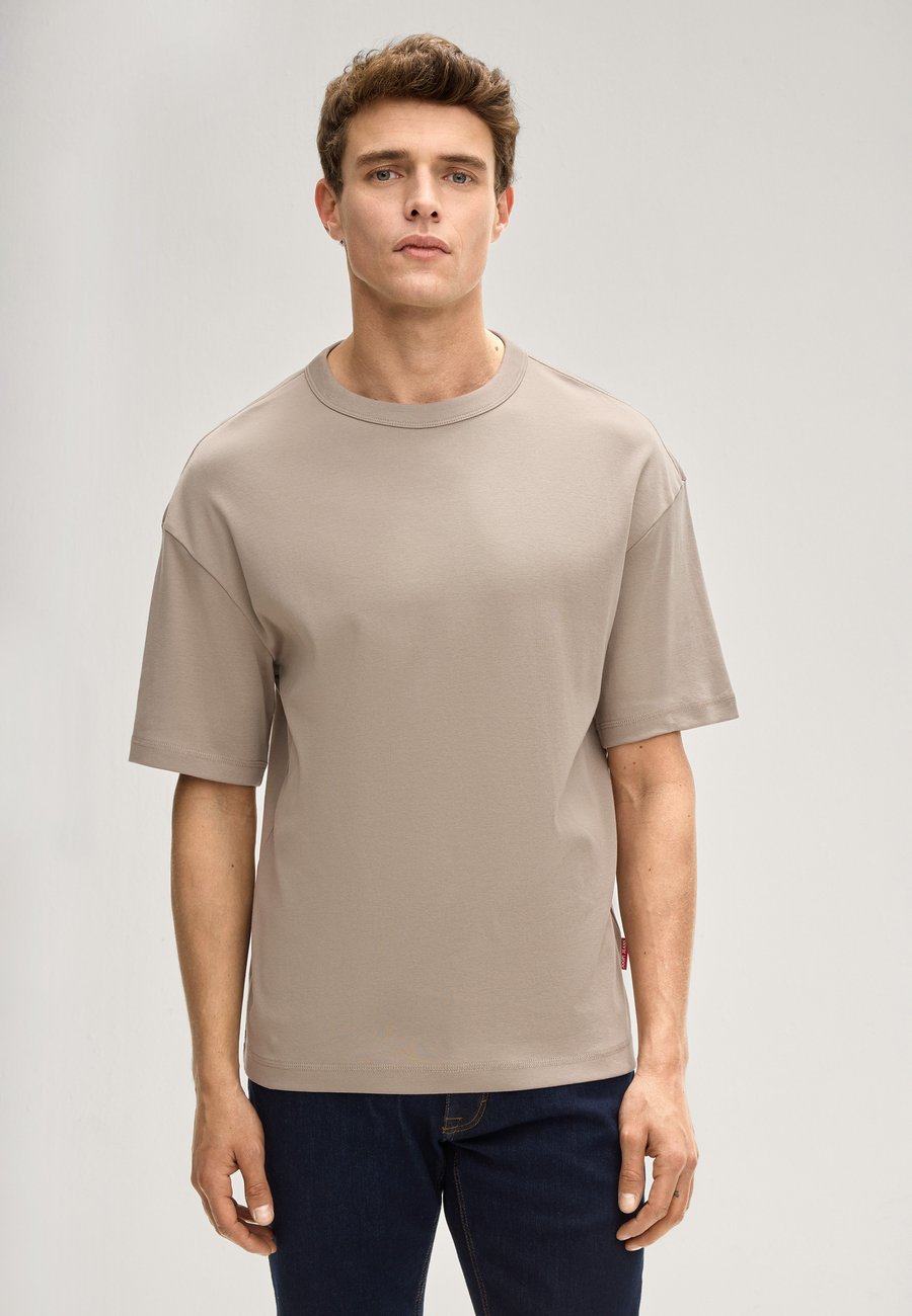 Футболка JOOP! Jeans CIARLAN, Sand/Beige, Бежевый, Футболка JOOP! Jeans CIARLAN, Sand/Beige
Футболка JOOP! Jeans CIARLAN, Sand/Beige, Бежевый, Футболка JOOP! Jeans CIARLAN, Sand/Beige