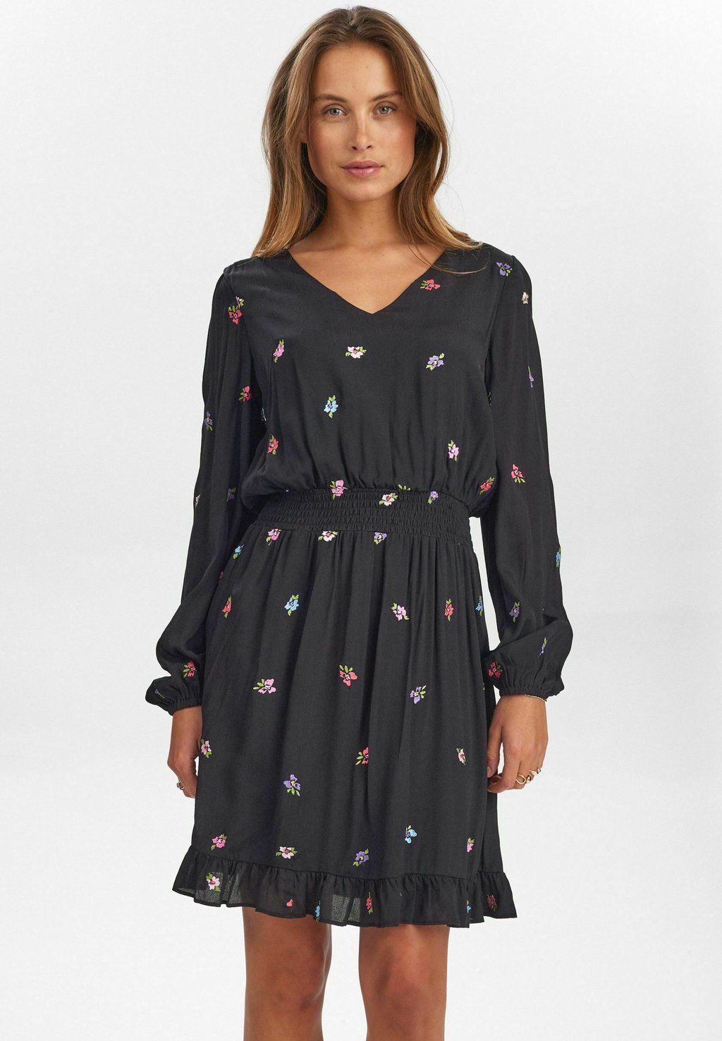 Повседневное платье NUERIKA Nümph, черный
Повседневное платье NUERIKA Nümph, черный