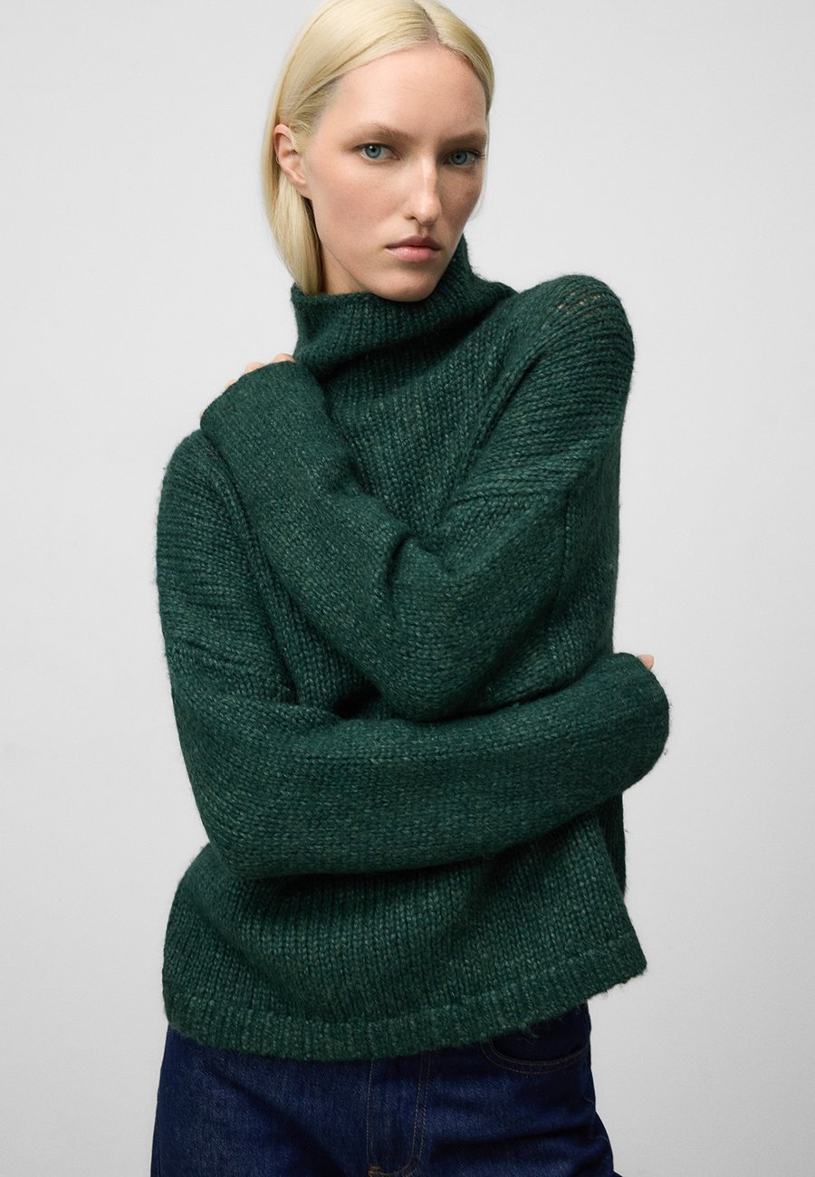 Джемпер ADOLFO DOMINGUEZ FUNNEL NECK SWEATER, Green
Джемпер ADOLFO DOMINGUEZ FUNNEL NECK SWEATER, Green