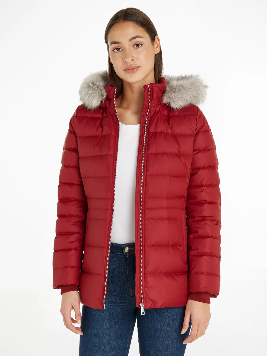 Пуховик Tommy Hilfiger "TYRA DOWN JACKET With FUR", с капюшоном, с отделкой из искусственного меха на капюшоне, цвет Rouge
Пуховик Tommy Hilfiger "TYRA DOWN JACKET With FUR", с капюшоном, с отделкой из искусственного меха на капюшоне, цвет Rouge