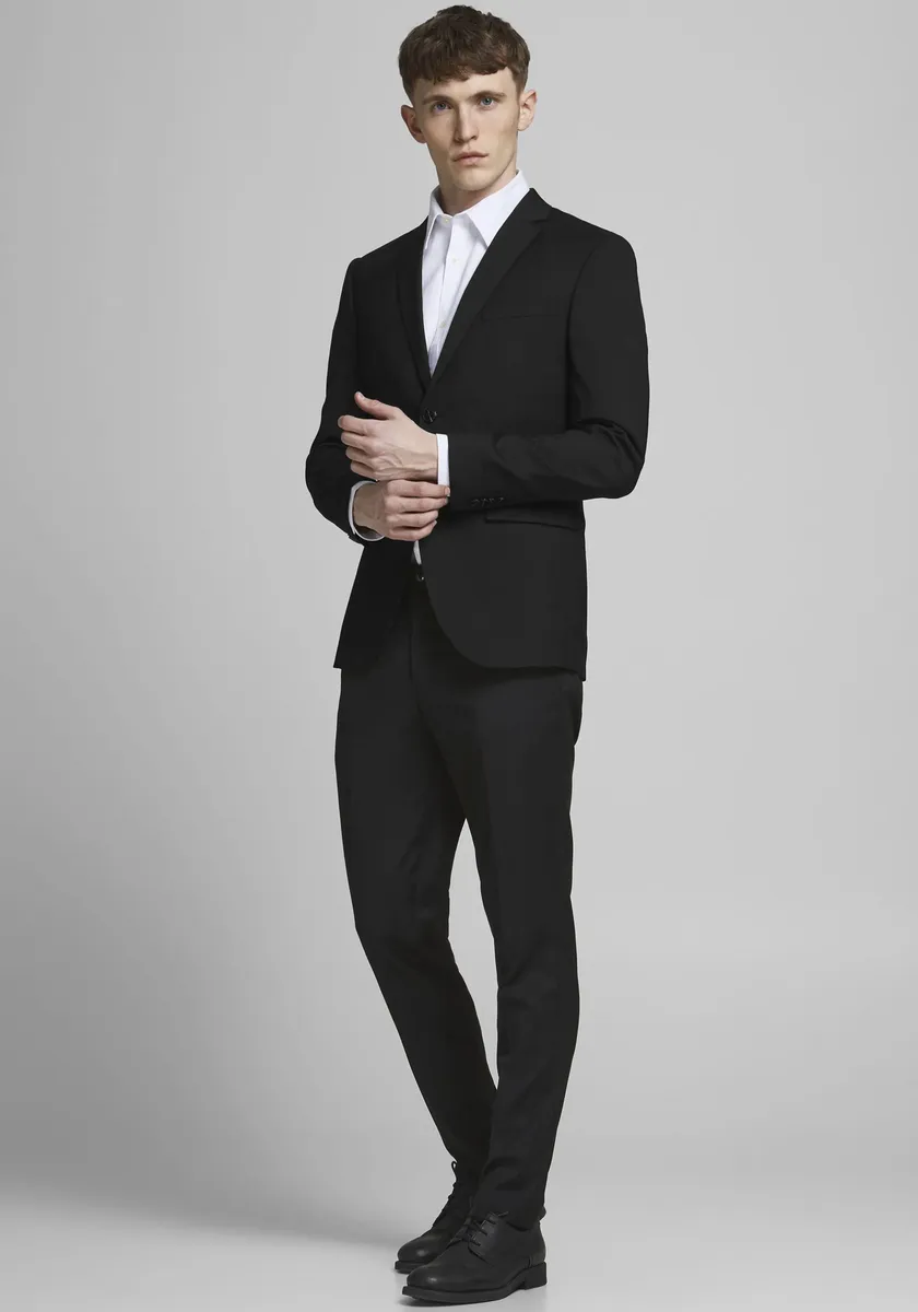 Костюм Jack & Jones "JPRFRANCO SUIT NOOS", облегающий крой, черный
Костюм Jack & Jones "JPRFRANCO SUIT NOOS", облегающий крой, черный