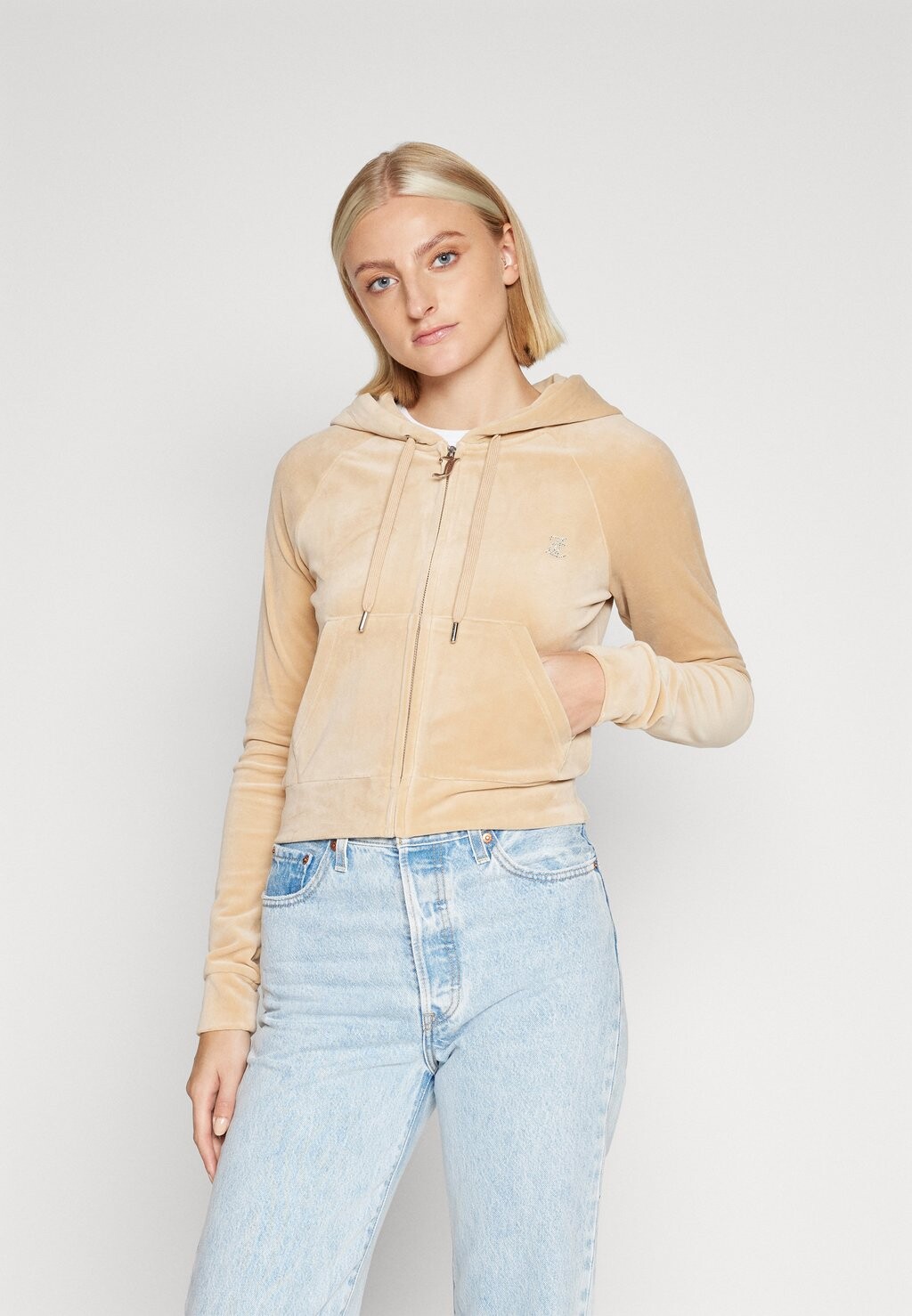 Толстовка на молнии DIAMANTE HOODIE Juicy Couture, бежевый
Толстовка на молнии DIAMANTE HOODIE Juicy Couture, бежевый