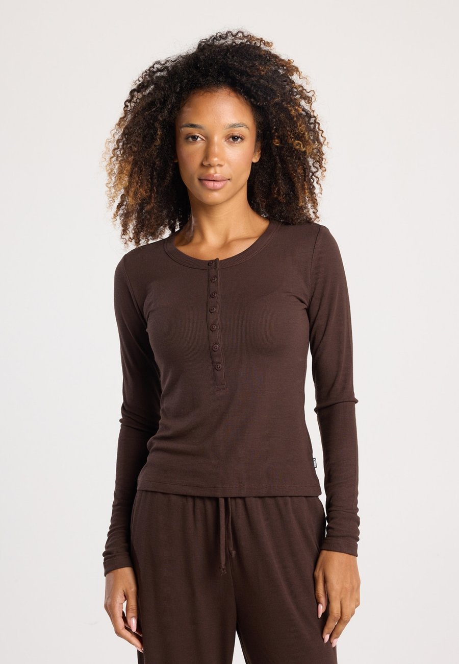 Топ America Today Long sleeved top, Dark Brown
Топ America Today Long sleeved top, Dark Brown