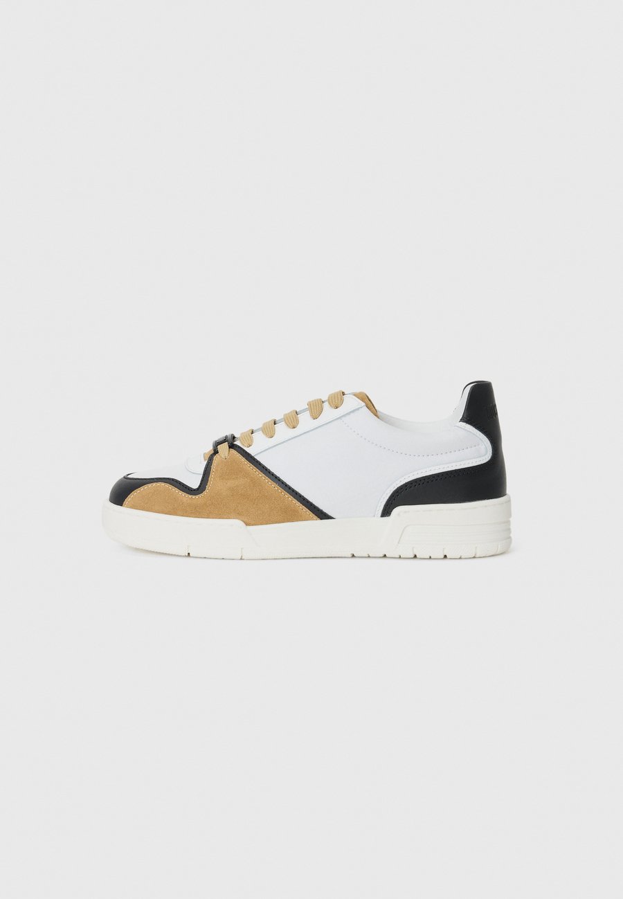 Кроссовки MOSCHINO Trainers, Bianco/Nero/Beige/White
Кроссовки MOSCHINO Trainers, Bianco/Nero/Beige/White