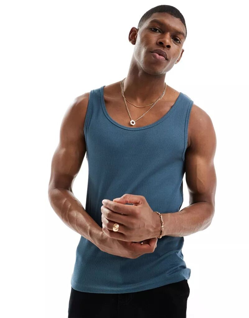 Темно-серая рубчатая майка с приталенным кроем ASOS
Темно-серая рубчатая майка с приталенным кроем ASOS