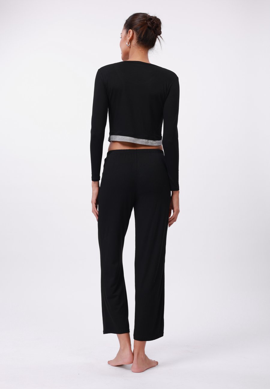 Пижамный комплект Even&Odd SET, Black
Пижамный комплект Even&Odd SET, Black