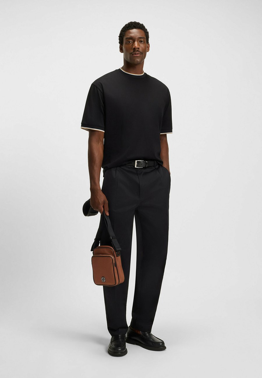 Сумка кросс-боди BOSS ICON , Brown Five/Brown
Сумка кросс-боди BOSS ICON , Brown Five/Brown