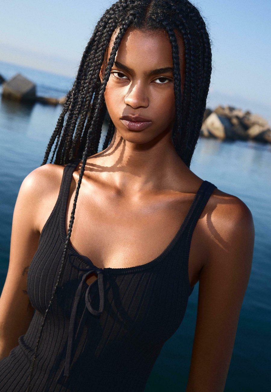 Платье Bershka WITH DETAIL, Black
Платье Bershka WITH DETAIL, Black