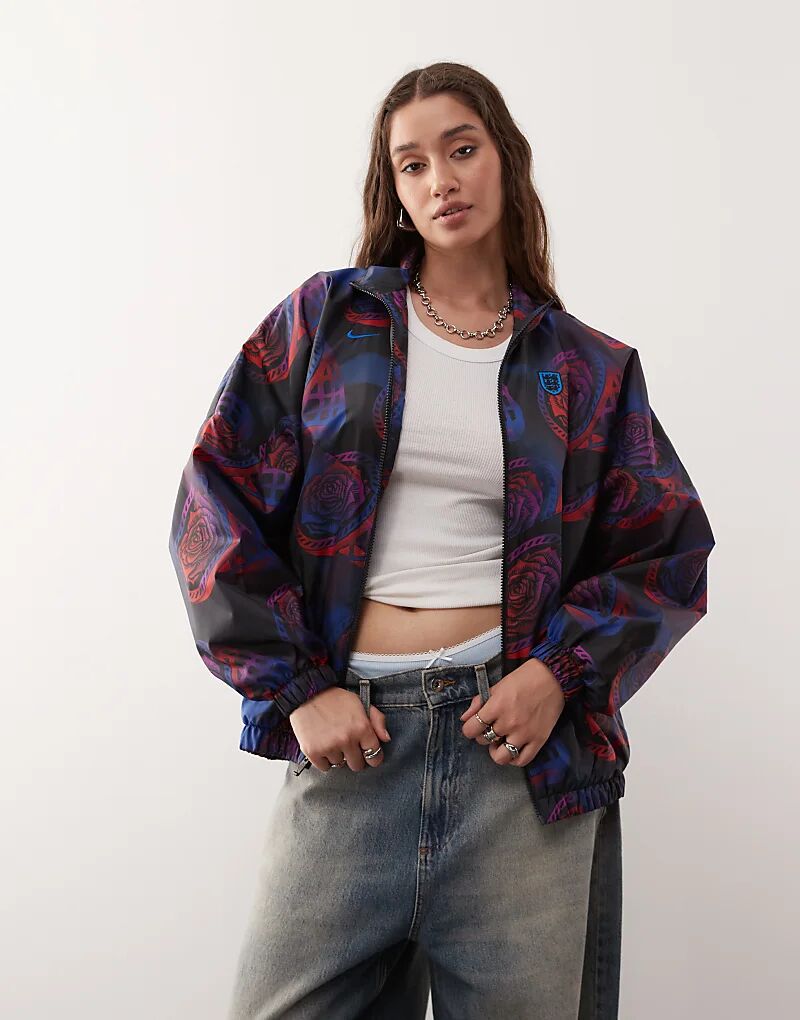 Ветровка Nike Football Euro 2025 Essential Collection с застежкой-молнией на всю длину в синем и красном цветах, Красный, Ветровка Nike Football Euro 2025 Essential Collection с застежкой-молнией на всю длину в синем и красном цветах
Ветровка Nike Football Euro 2025 Essential Collection с застежкой-молнией на всю длину в синем и красном цветах, Красный, Ветровка Nike Football Euro 2025 Essential Collection с застежкой-молнией на всю длину в синем и красном цветах