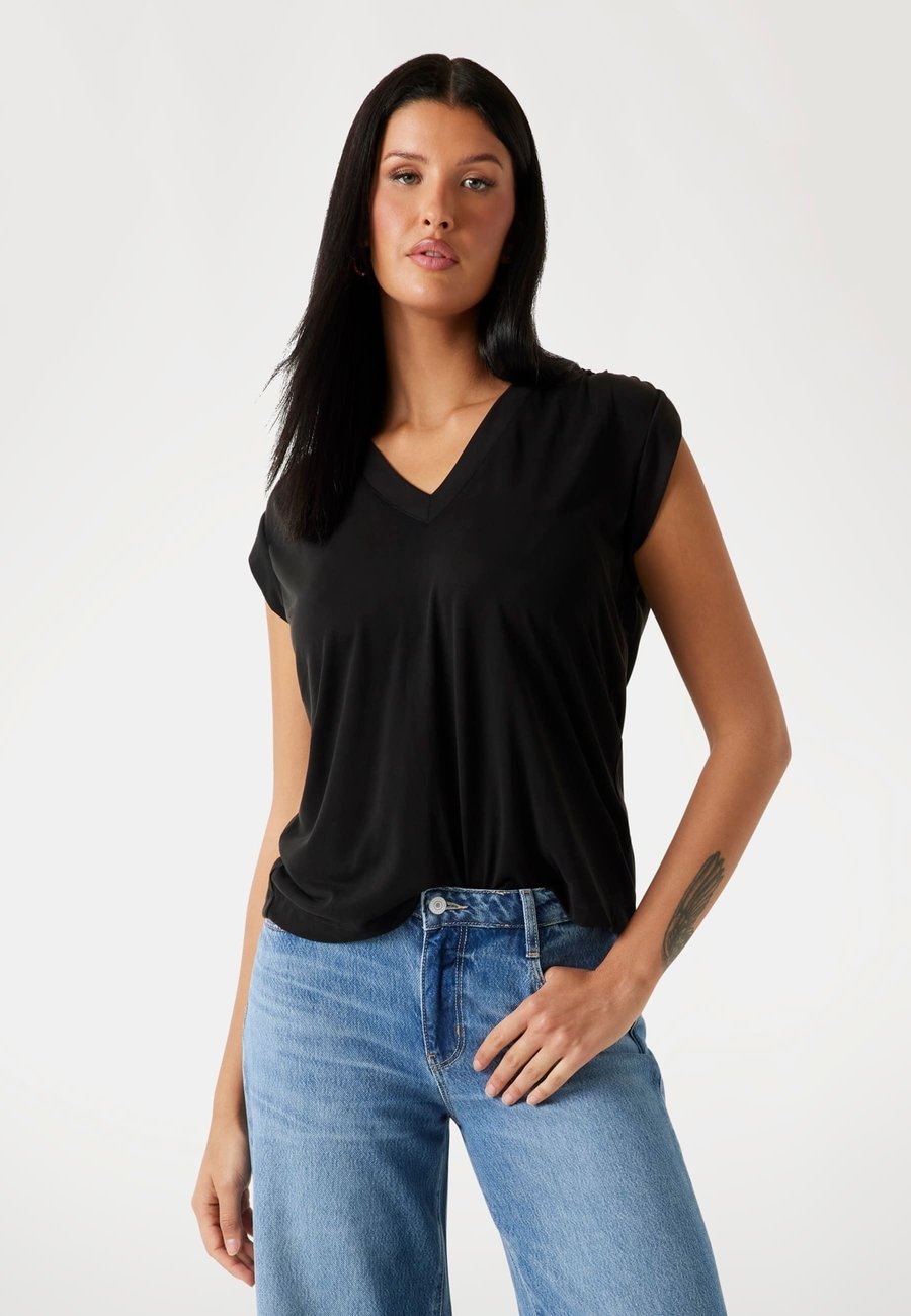 Футболка Guess Basic T-shirt, Schwarz/Black, Черный, Футболка Guess Basic T-shirt, Schwarz/Black
Футболка Guess Basic T-shirt, Schwarz/Black, Черный, Футболка Guess Basic T-shirt, Schwarz/Black