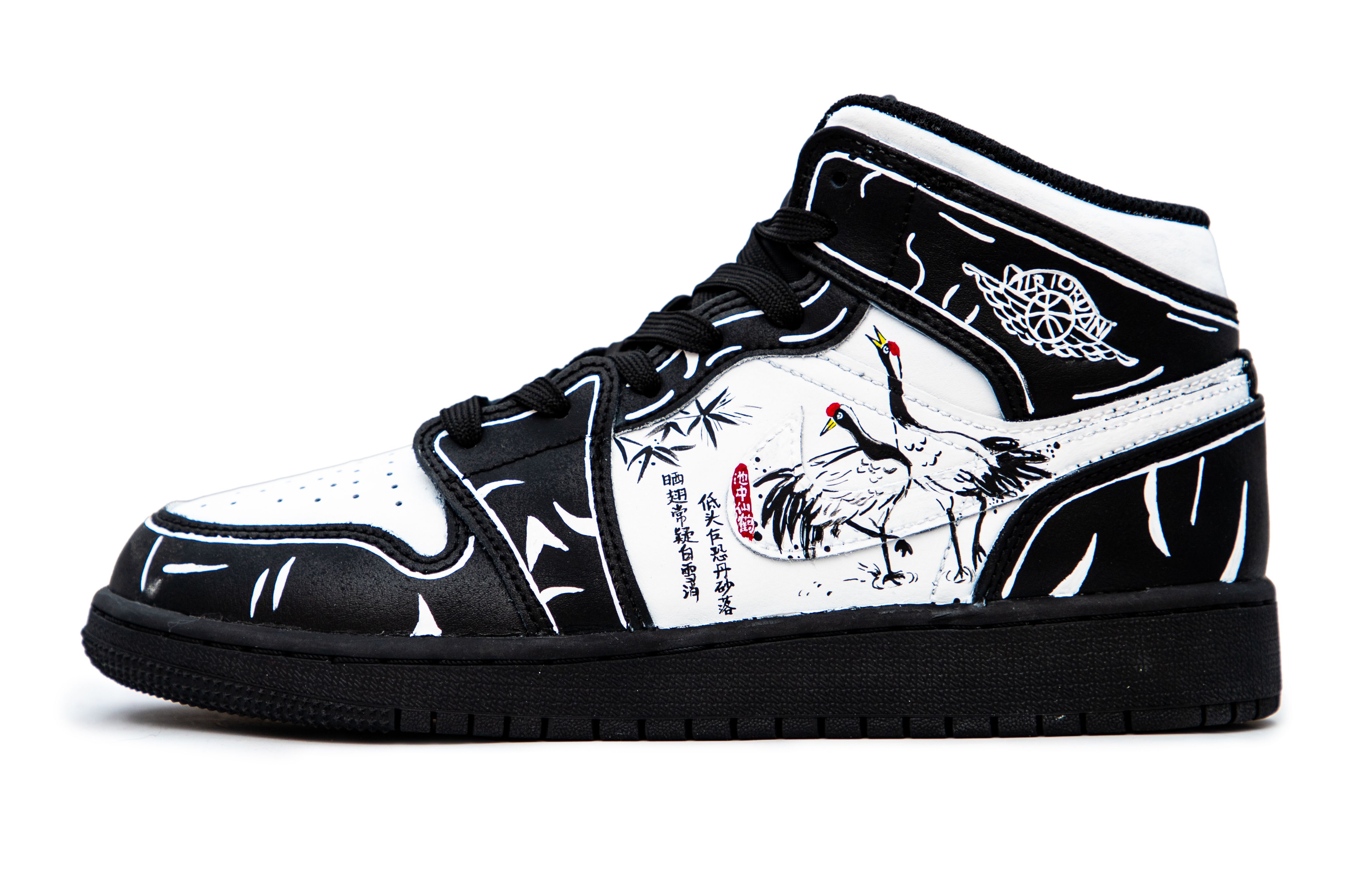 Баскетбольные кроссовки Air 1 для детей начальной школы Jordan, черный/белый
Баскетбольные кроссовки Air 1 для детей начальной школы Jordan, черный/белый