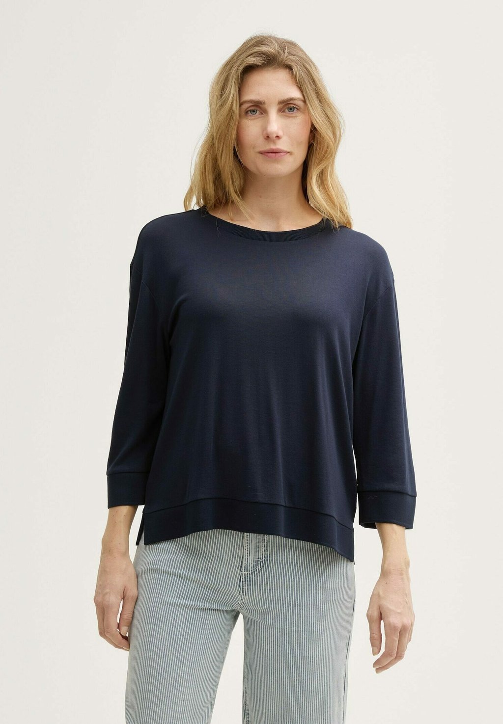 Топ с длинными рукавами LANGARM MIT RUNDHALSAUSSCHNITT TOM TAILOR, темно-синий
Топ с длинными рукавами LANGARM MIT RUNDHALSAUSSCHNITT TOM TAILOR, темно-синий